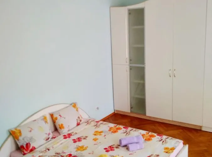 Апартаменти On Valova 25